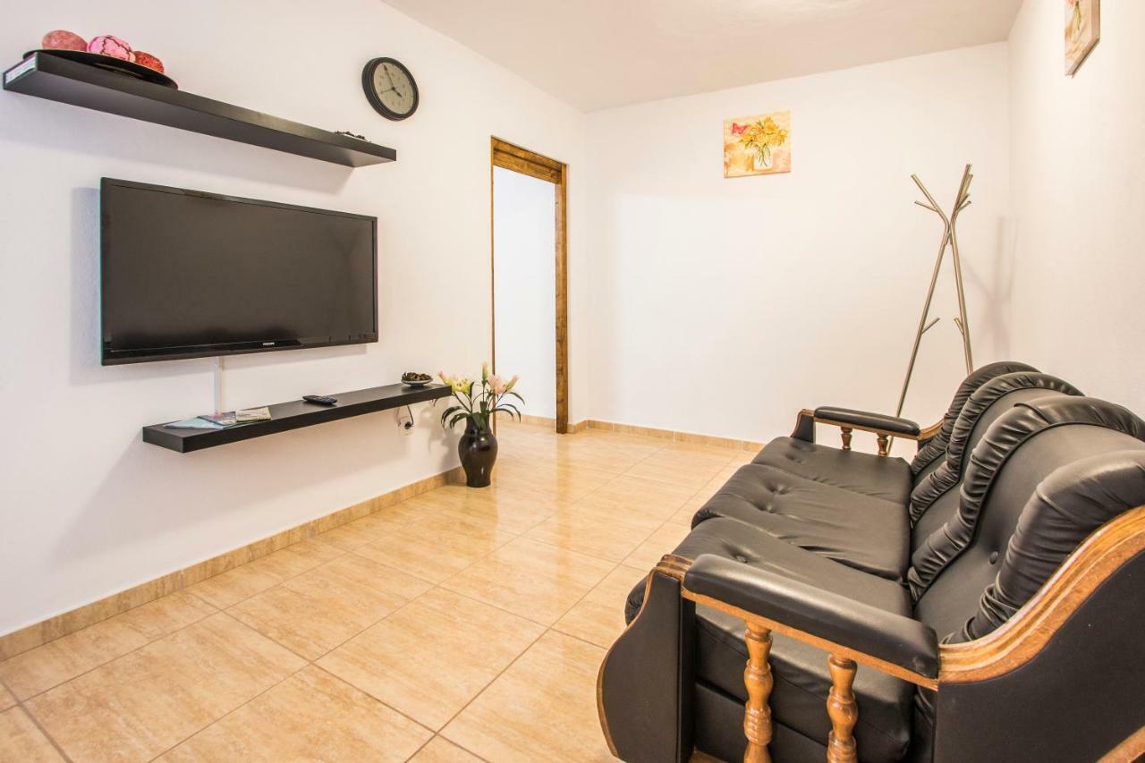A Ensuite Apartment Con Zona De Patio Arrecife  Esterno foto